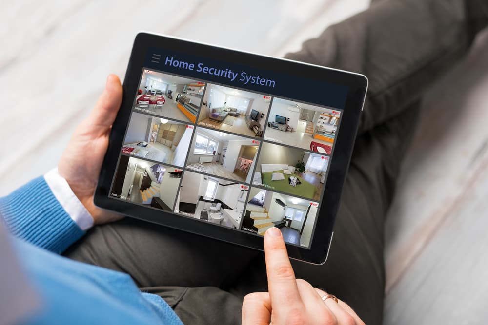 Monitoring home security system in Tampa, FL.